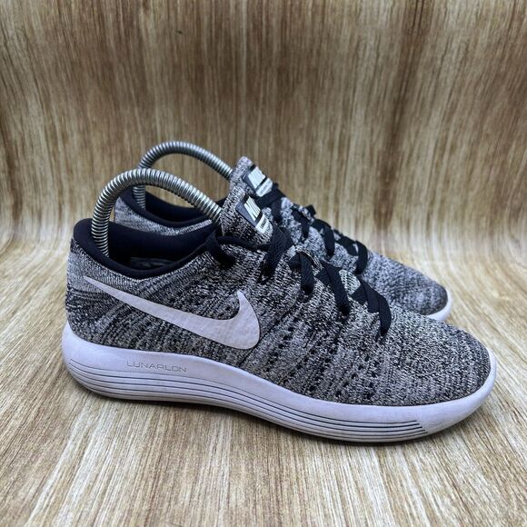 Nike LunarEpic Low Flyknit Women's Size 7‎ Oreo Black Running Shoes Sneakers - Picture 1 of 9
